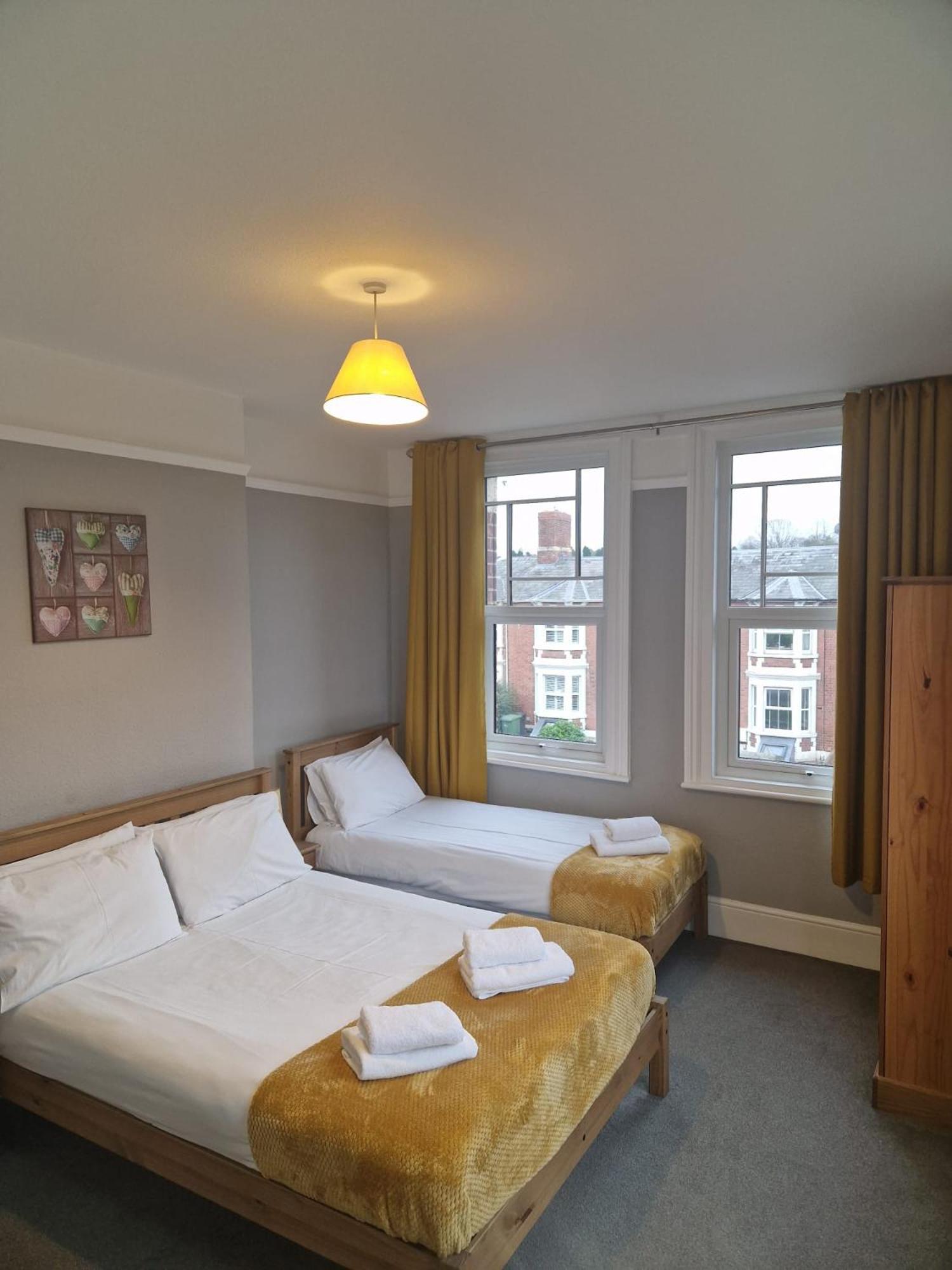 Hereford - Falcon House - Spacious 5 Bedroom House With Games Room - Sleeps 14 Guests - Great Property For Family & Friends Gathering Together - Hosted By Rentmyhouse Eksteriør bilde