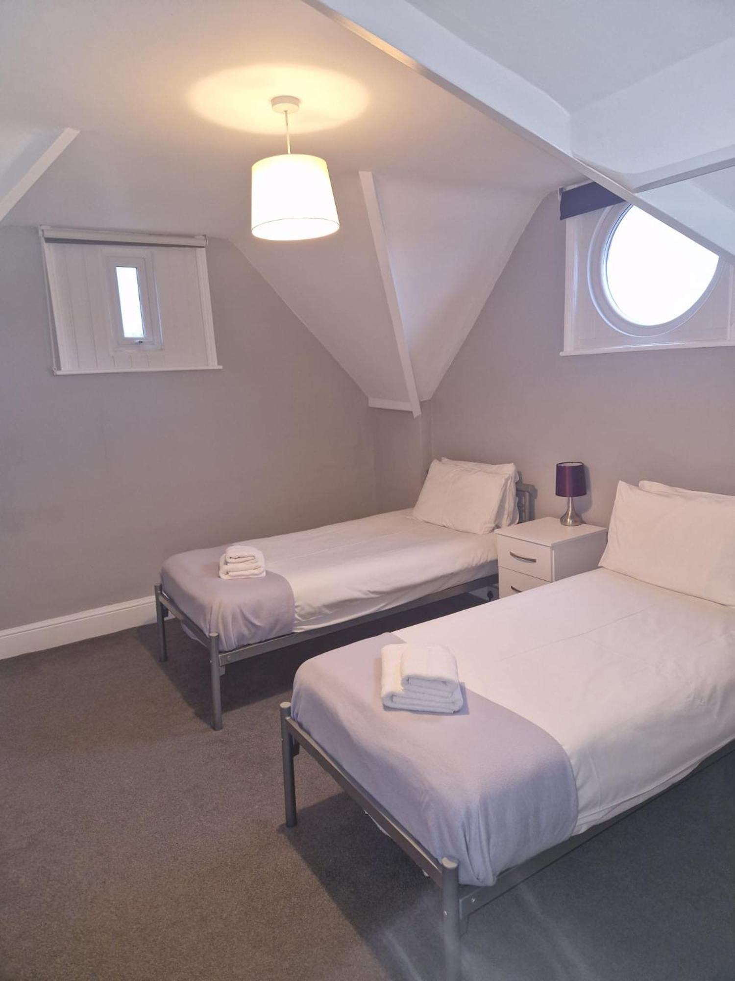 Hereford - Falcon House - Spacious 5 Bedroom House With Games Room - Sleeps 14 Guests - Great Property For Family & Friends Gathering Together - Hosted By Rentmyhouse Eksteriør bilde