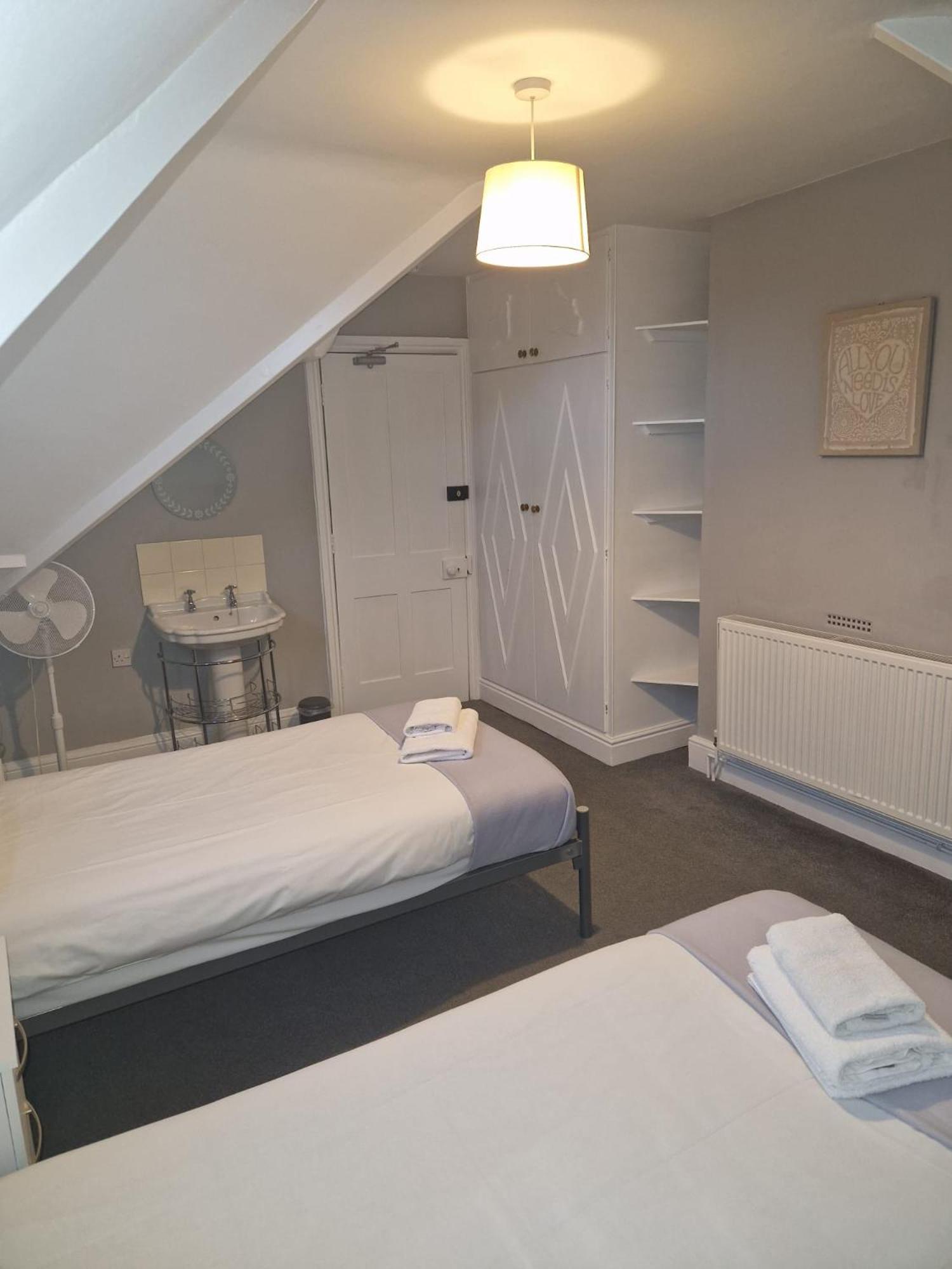 Hereford - Falcon House - Spacious 5 Bedroom House With Games Room - Sleeps 14 Guests - Great Property For Family & Friends Gathering Together - Hosted By Rentmyhouse Eksteriør bilde
