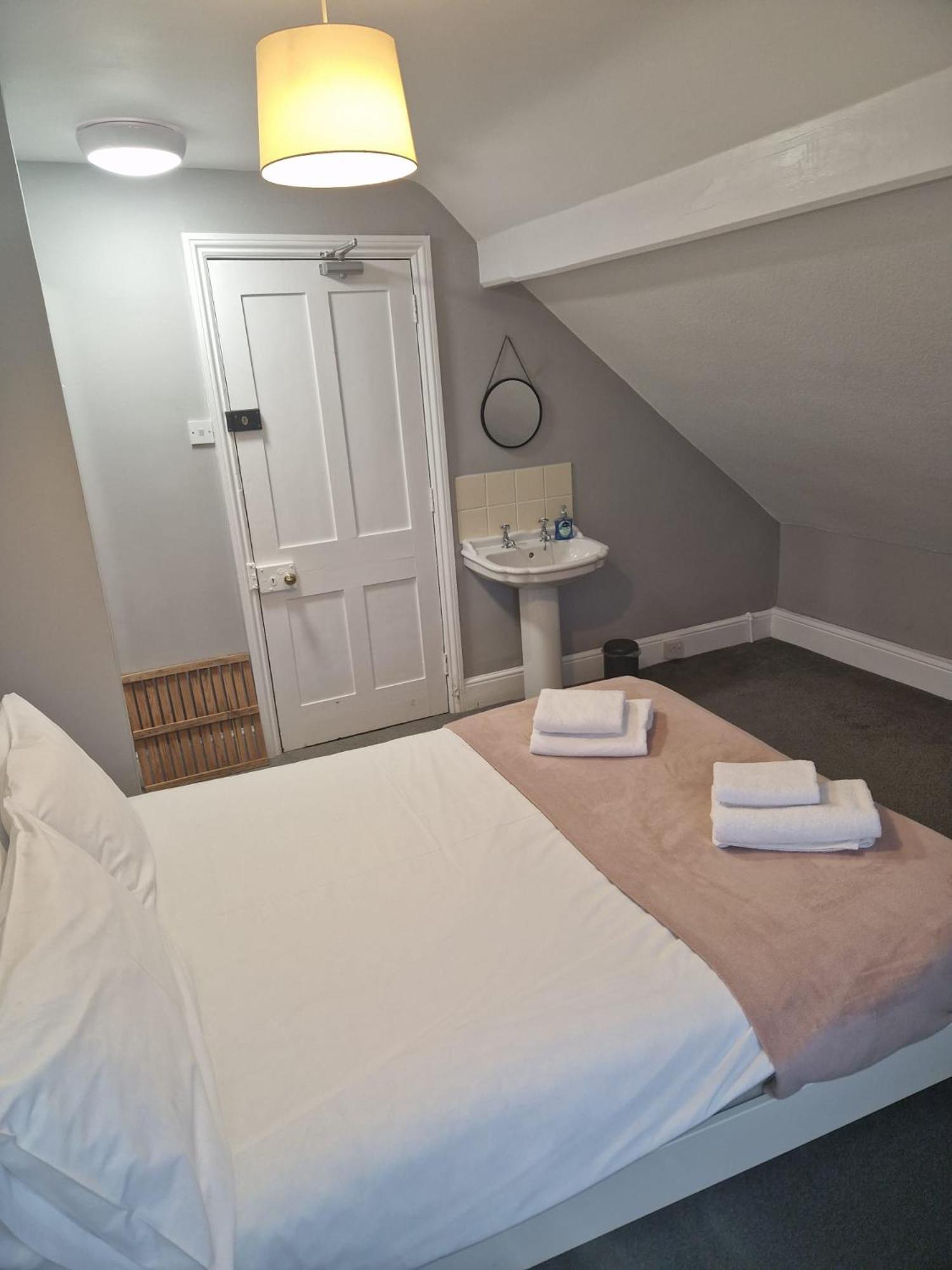 Hereford - Falcon House - Spacious 5 Bedroom House With Games Room - Sleeps 14 Guests - Great Property For Family & Friends Gathering Together - Hosted By Rentmyhouse Eksteriør bilde