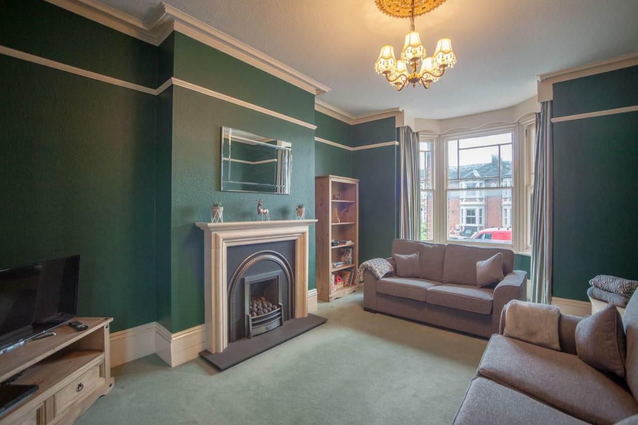 Hereford - Falcon House - Spacious 5 Bedroom House With Games Room - Sleeps 14 Guests - Great Property For Family & Friends Gathering Together - Hosted By Rentmyhouse Eksteriør bilde